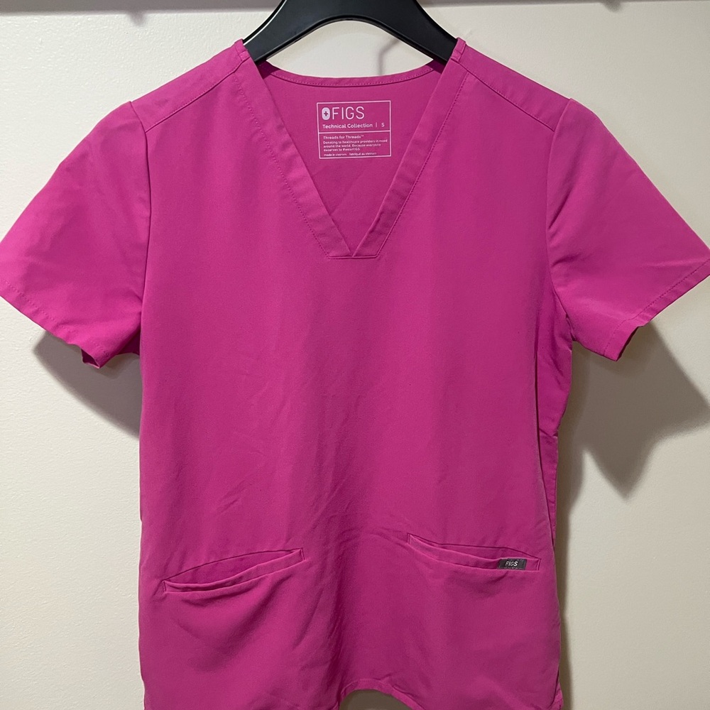 Figs Women's Vivid Pink Short Sleeve Top